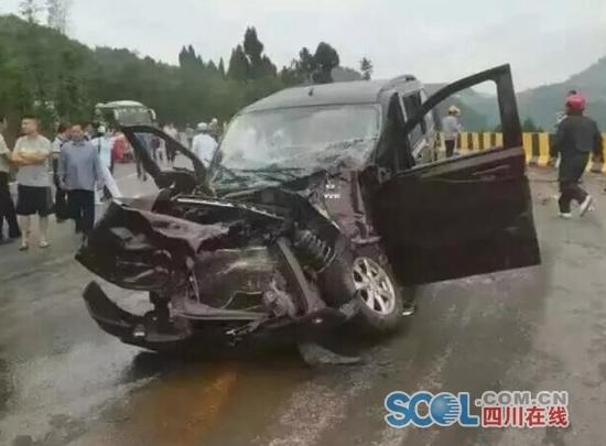 車輛失控沖進(jìn)學(xué)校引發(fā)火災(zāi)，造成一死八傷重大事故